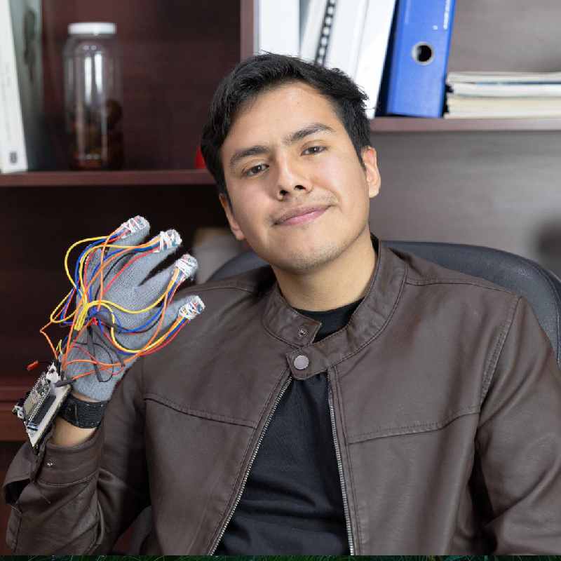Polytechnic Student Designs Mexican Sign Language Translator Glove; Wins James Dyson Award 2024