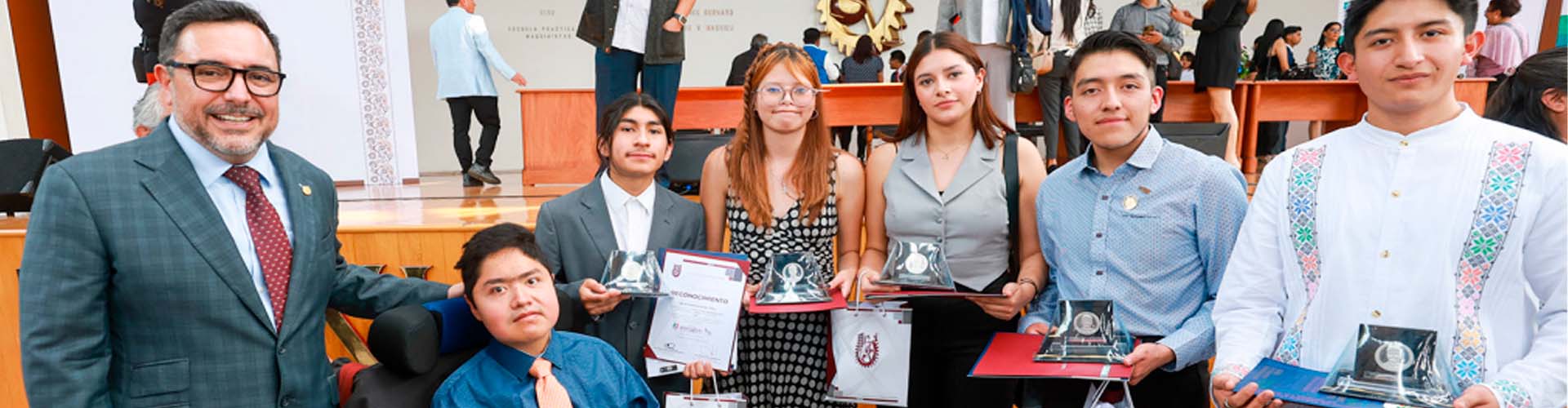 “Bernardo Quintana Arrioja” Award for Exemplary Students