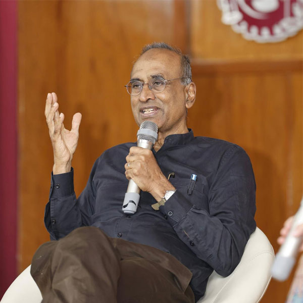 Nobel Laureate in Chemistry Delivers Lecture at ESIQIE