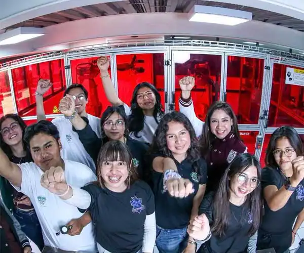 “Chicatanas” Robot Team Prepares for FutBotMx Robotics Cup