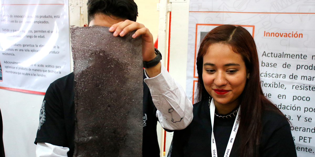 Con cáscara de mango, politécnicos crean bioplástico