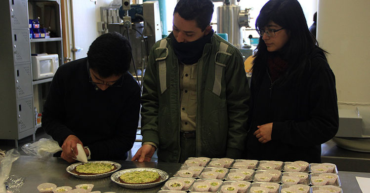 Alumnos del IPN elaboran tarta libre de gluten