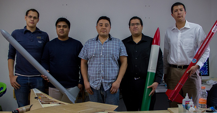 Egresados politécnicos desarrollan cohetes tipo sonda con tecnología mexicana