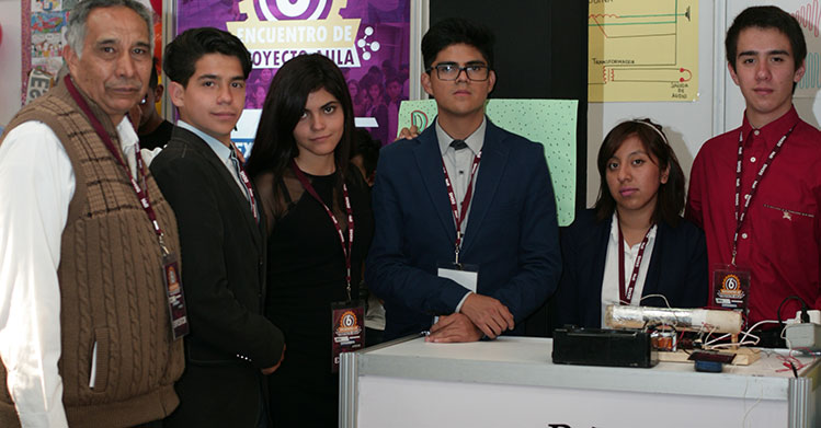 Desarrollan en el IPN radio que funciona con energía sustentable