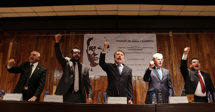 Reconocen a 22 destacados politécnicos