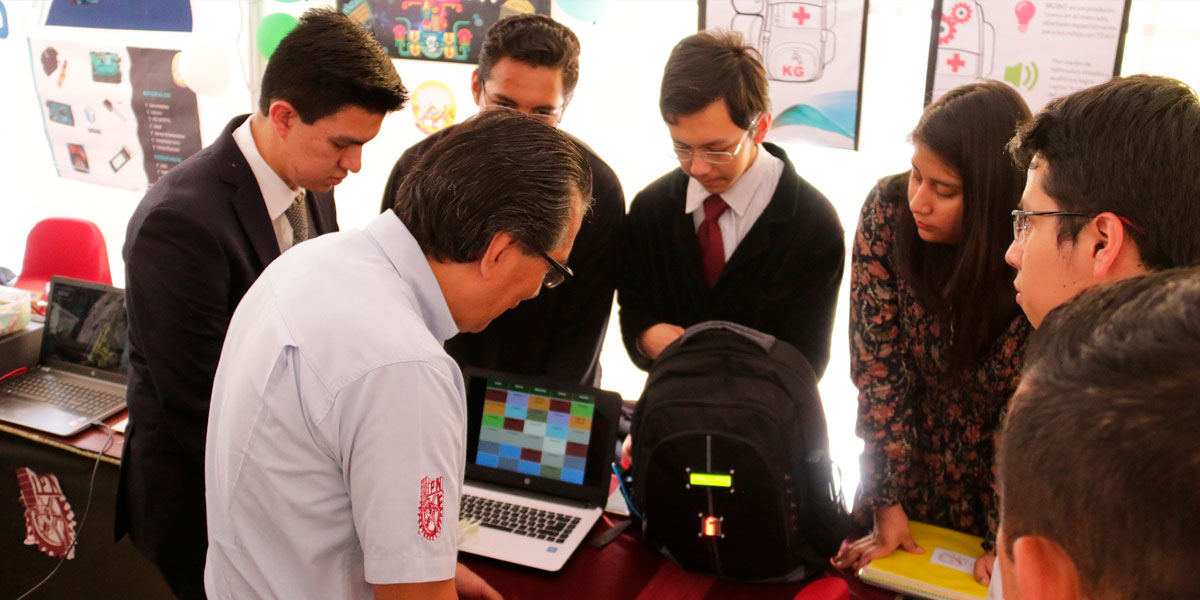 Crea IPN mochila inteligente que evita olvidar material escolar
