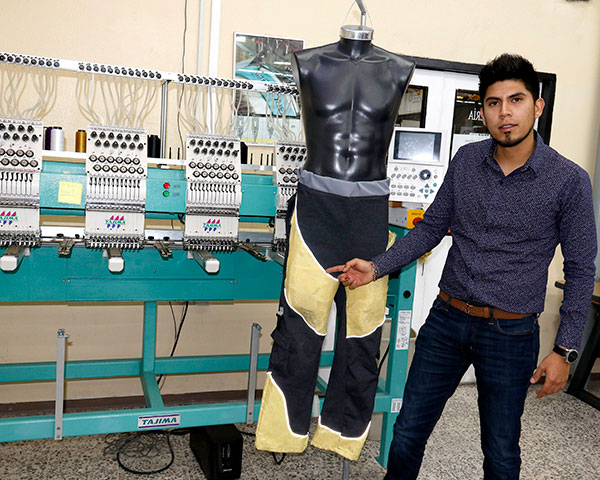 Confecciona IPN pantalón especial para personas con paraplejia