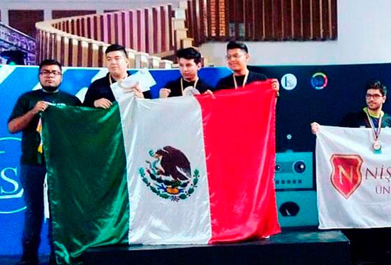 Logran alumnos del IPN medalla de Oro y Plata en concurso internacional de Robótica en Rumania