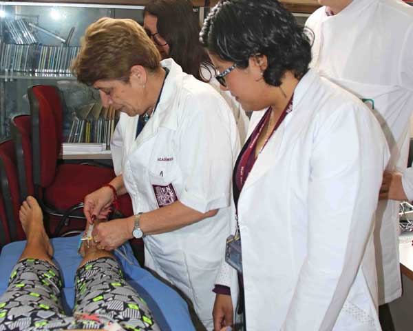 Trata IPN Síndrome Climatérico con Técnicas de Acupuntura