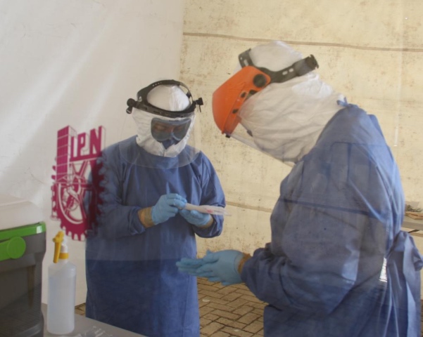 Apoya IPN al municipio de Nezahualcóyotl con instalación de un módulo para detección de COVID-19 y caretas de protección 