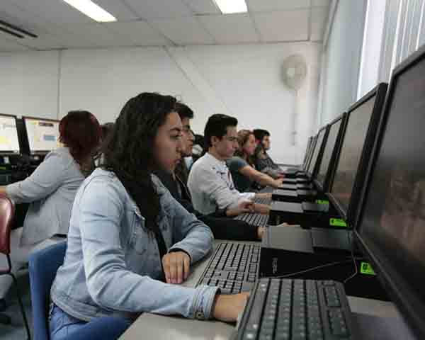 Apoyará IPN a estudiantes de escasos recursos para obtener acceso a internet 