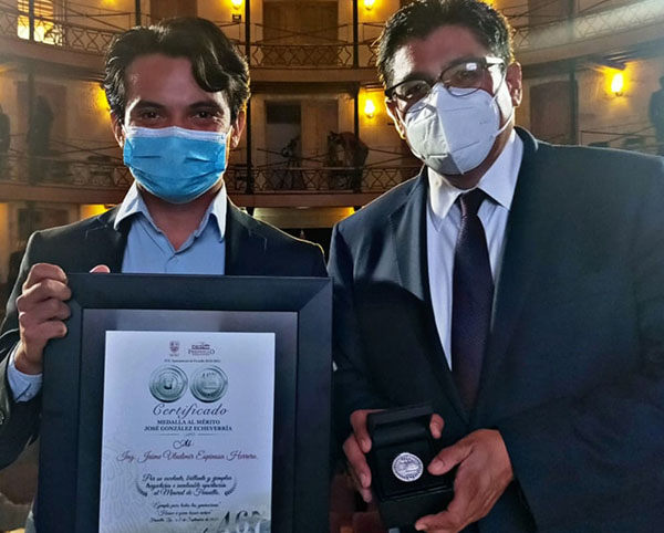 Estudiante Politécnico recibe Medalla “José González Echeverría”