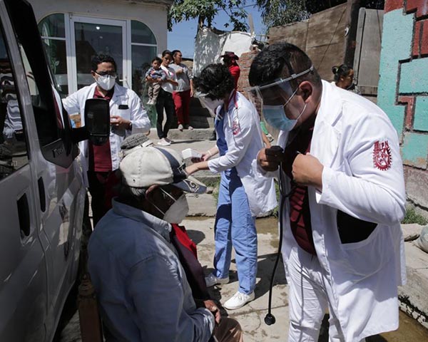 Brigada médica emergente del IPN atiende a afectados por inundaciones en Edomex 