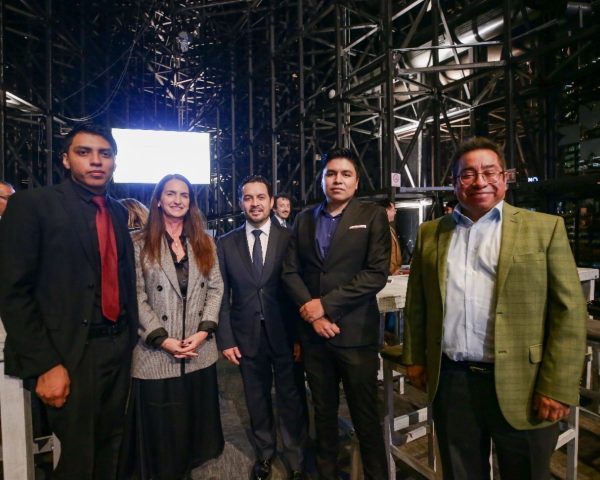 Politécnicos ganan concurso de mercado de valores simulado