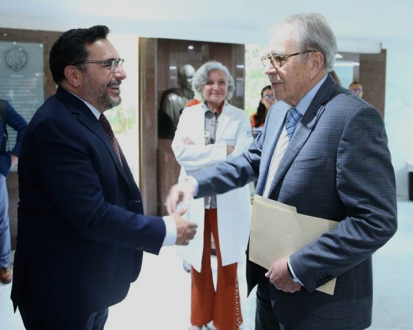 Regulación de ensayos clínicos e investigación garantiza beneficios y resultados: Alcocer Varela