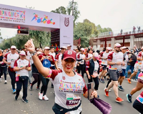 Participan 18 mil corredores en la 15ª Carrera Once K 2023