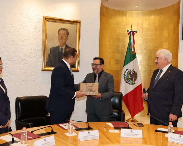 Entrega México a República Dominicana tinta indeleble creada por el IPN para comicios de 2024