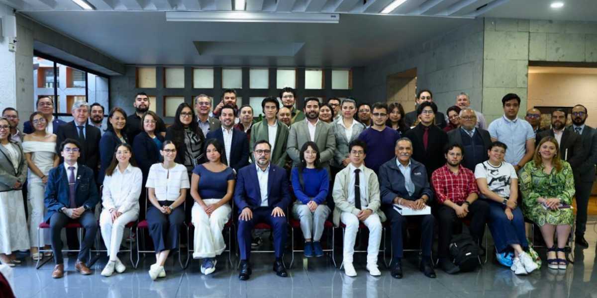 Recibe Arturo Reyes Sandoval a estudiantes consejeros del IPN para atender demandas de sus escuelas