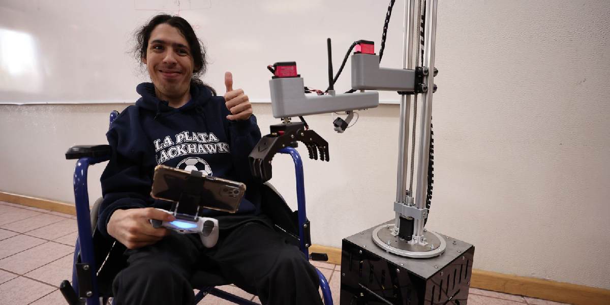Desarrollan estudiantes del IPN robot asistente para personas con discapacidad 