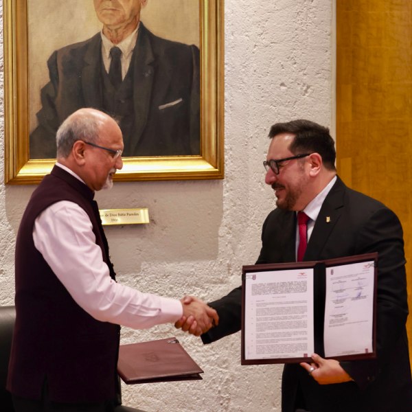 Firma IPN Convenio con Fundación Wadhwani