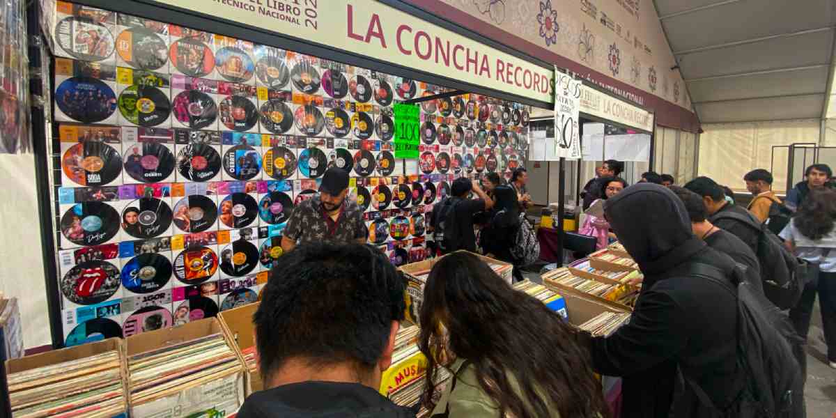Discos de vinilo, un viaje al pasado en la FIL IPN