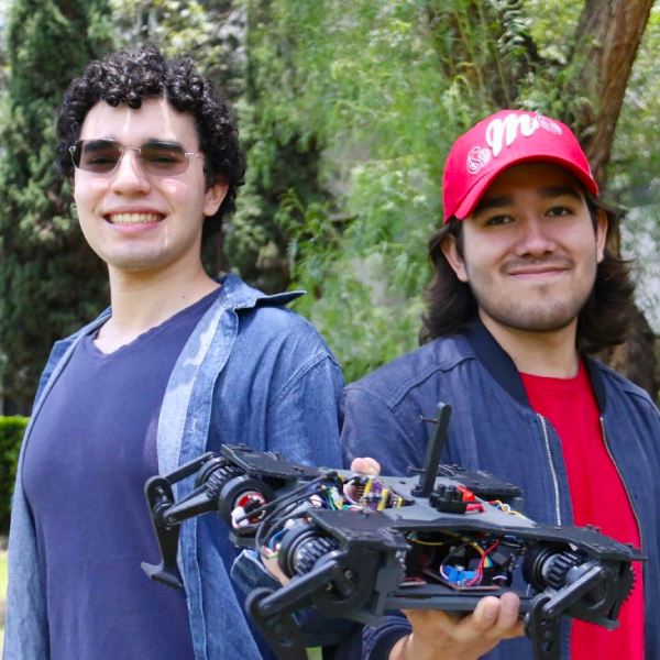 Crean en ESCOM robot cuadrúpedo; camina con IA