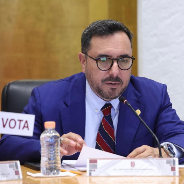 Presenta Arturo Reyes Sandoval Informe de Autoevaluación