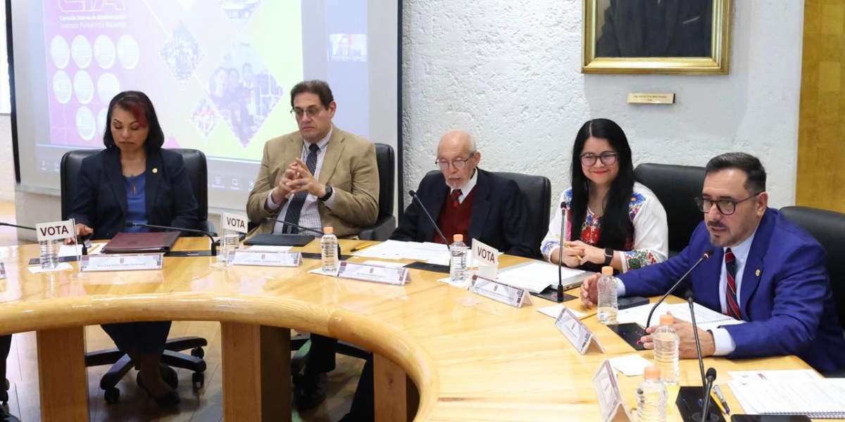Presenta Arturo Reyes Sandoval Informe de Autoevaluación