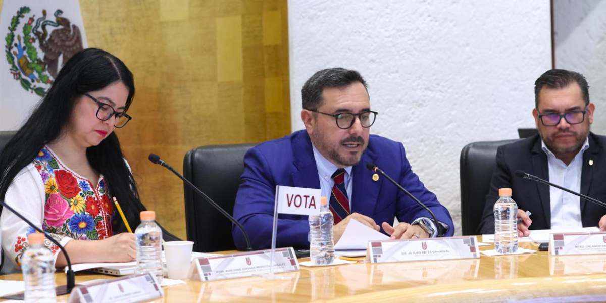 Presenta Arturo Reyes Sandoval Informe de Autoevaluación