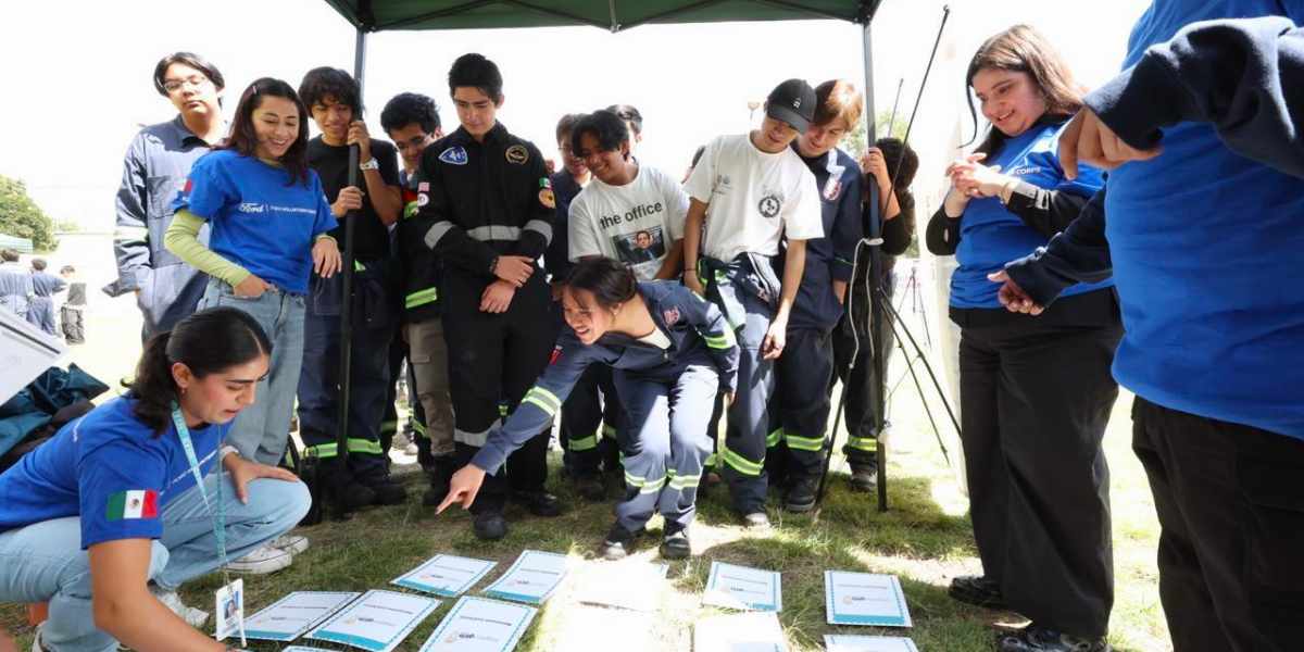 Van en CECyT 2 por más mujeres en áreas STEM