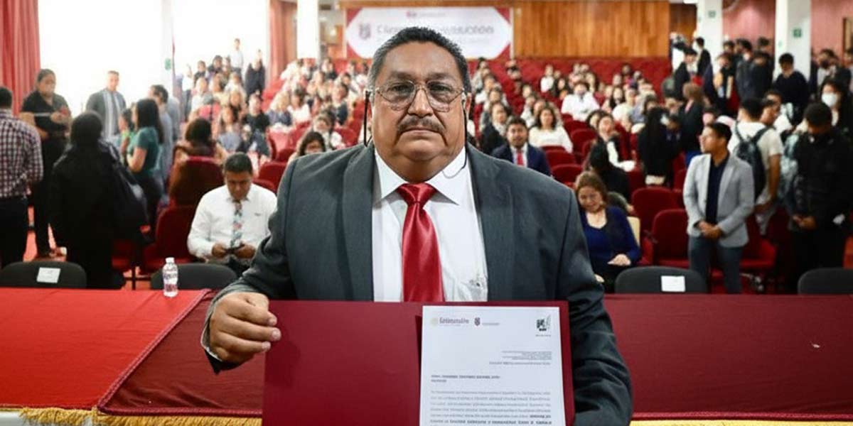 Rinde protesta nuevo director del CECyT 1