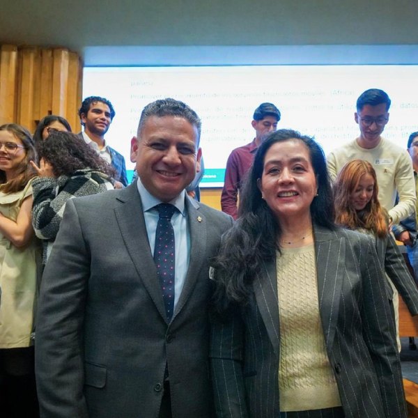 Participan estudiantes del IPN en Cátedra Banxico 2025