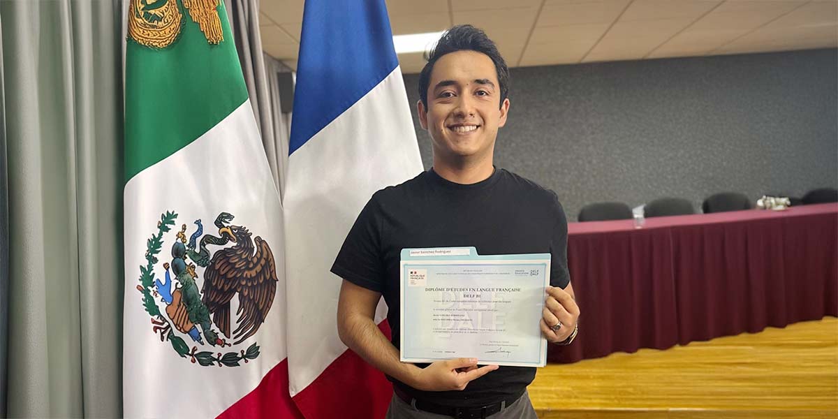 CENLEX entrega diplomas por aprendizaje de francés