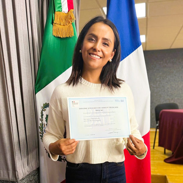 CENLEX entrega diplomas por aprendizaje de francés