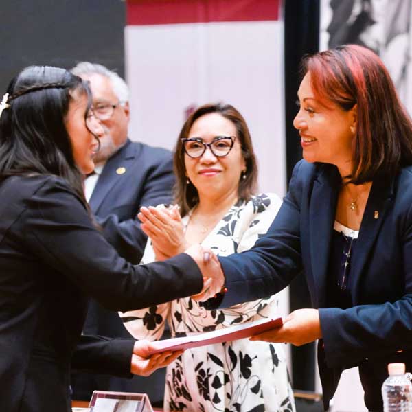 Reconocen excelencia académica del Nivel Medio Superior