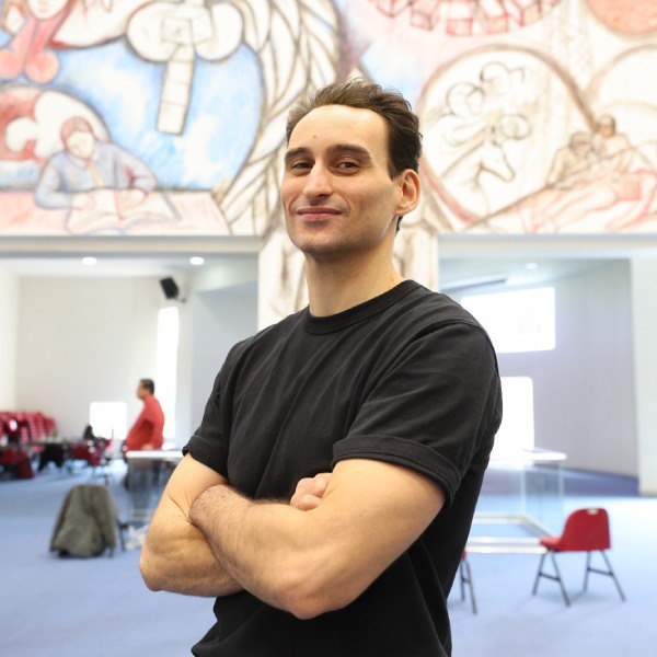 Aprender de los artistas, clave para innovar: Nil Samar