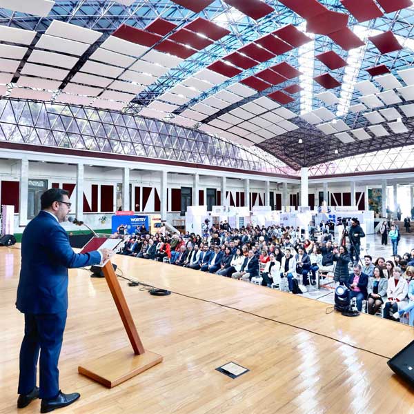 Arturo Reyes Sandoval inaugura CREO MX 