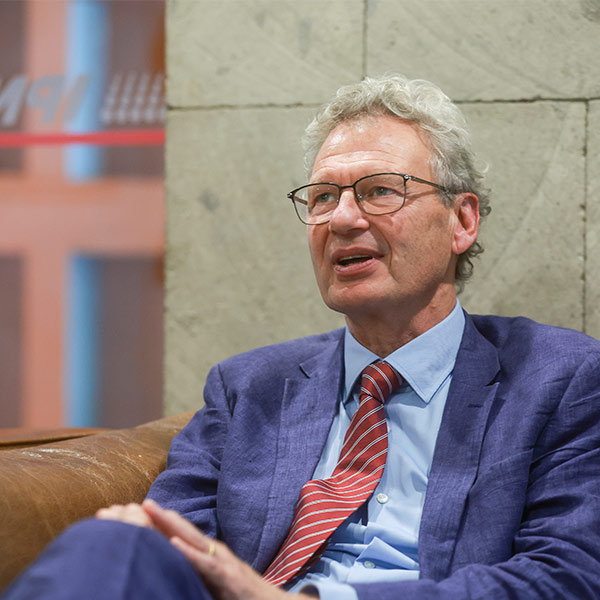 “IPN, de los principales institutos de educación en el mundo”: Tim Elliott