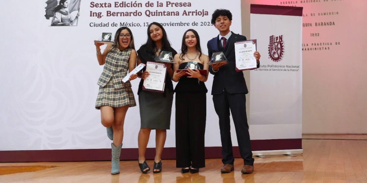 Dan presea “Ing. Bernardo Quintana Arrioja” a estudiantes destacados