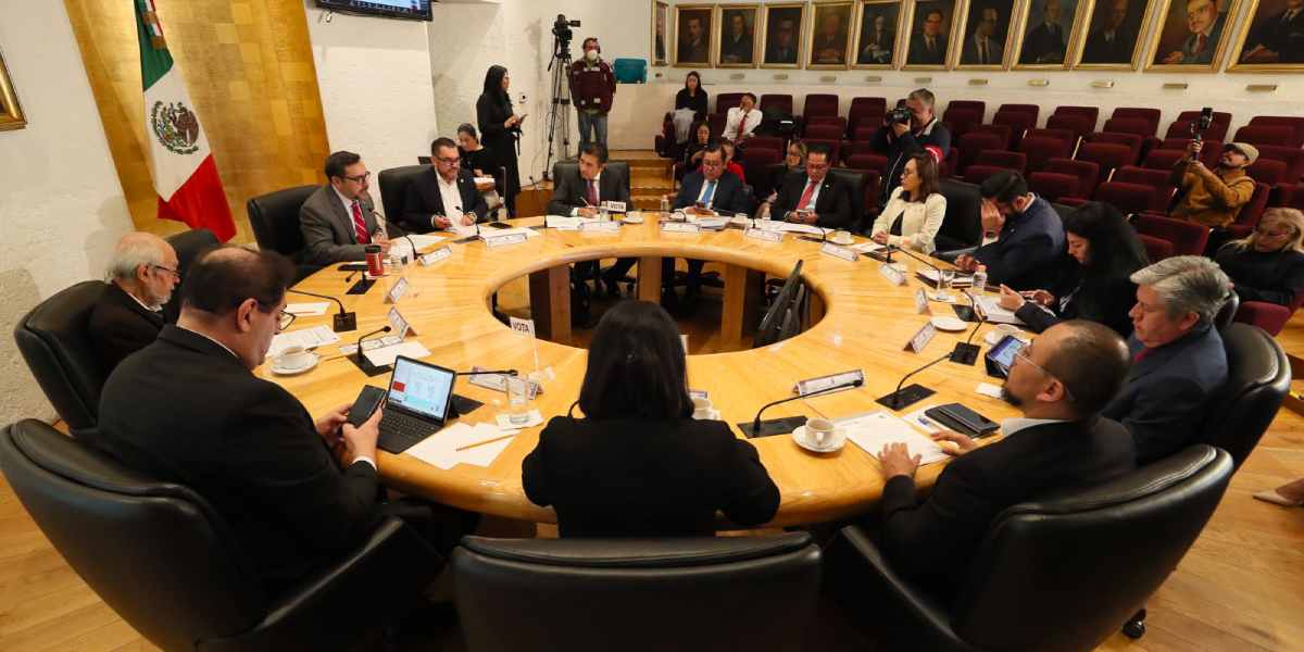 Aprueban informe de Labores de Arturo Reyes Sandoval