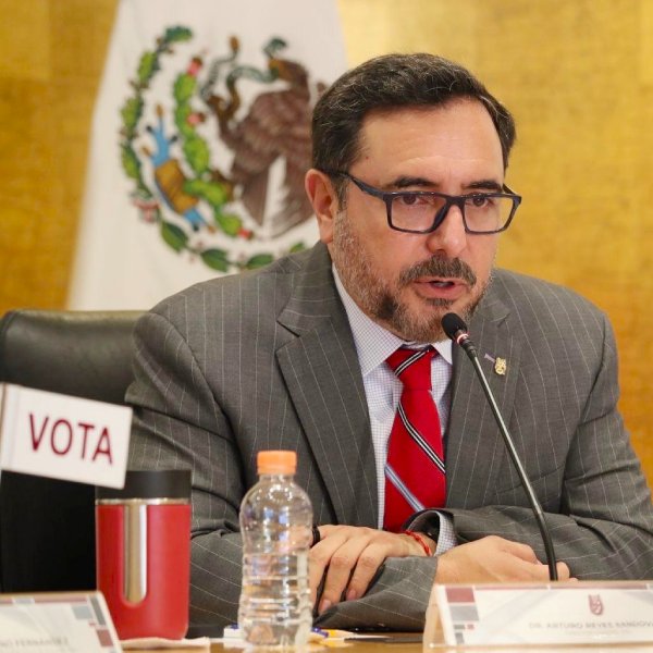 Aprueban informe de Labores de Arturo Reyes Sandoval