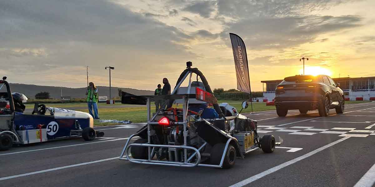 Destaca CECyT 2 con auto eléctrico en Electratón