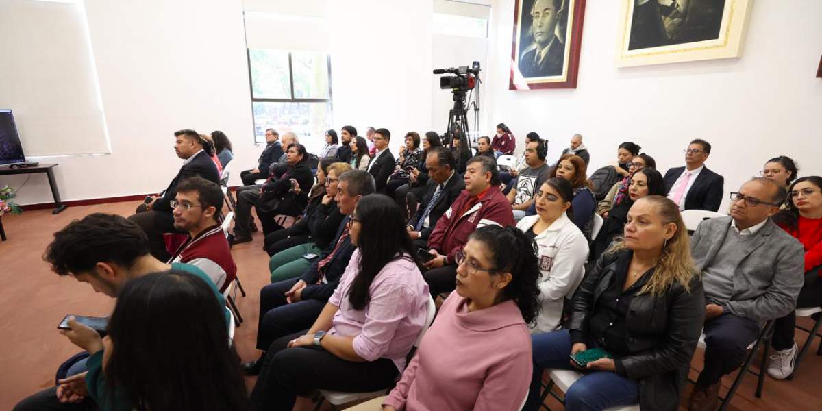 Inauguran Diplomado Guinda y Blanco