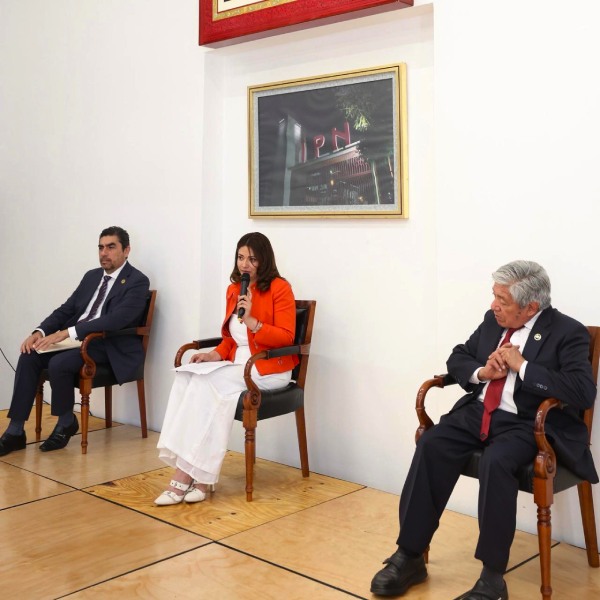 Inauguran Diplomado Guinda y Blanco