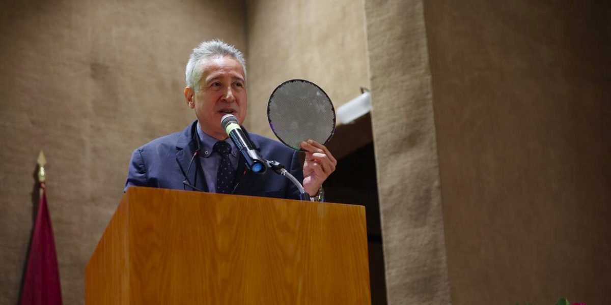 Reconoce Economía papel del IPN en semiconductores