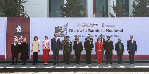 IPN realiza ceremonia por el Día de la Bandera
