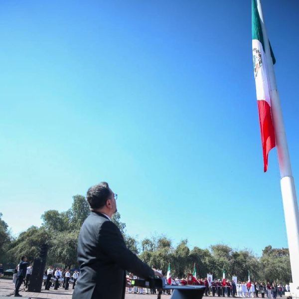 IPN realiza ceremonia por el Día de la Bandera