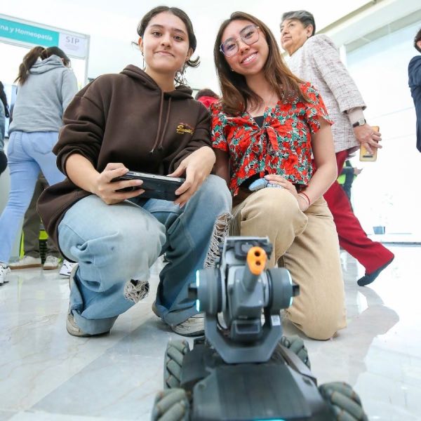 Abre Expo Posgrado oferta académica guinda y blanco