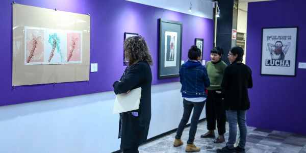 Lucen muestra gráfica en favor de las mujeres