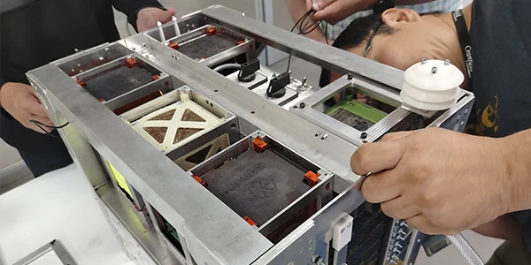 ¡No más basura espacial! Idean nanosatélite biodegradable